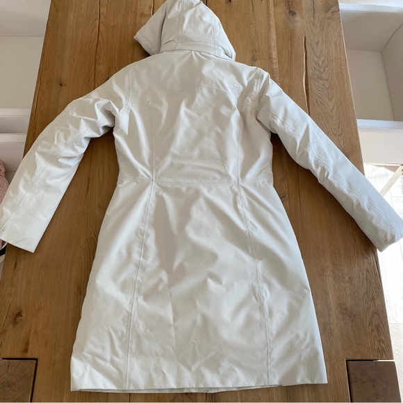 The North Face Off White Convertible 3-in-1 Jacket - Picture 2 of 13